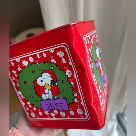 Collectable Peanuts Snoopy Jack-in-the-Box - Picture 7 of 11